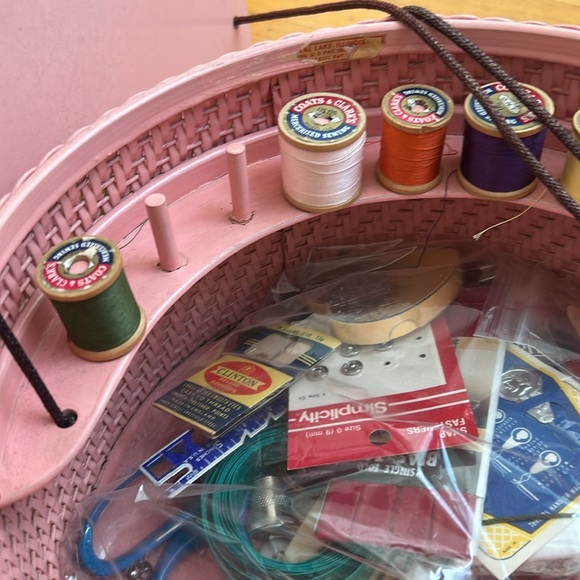 Vintage Wicker Sewing Box - Picture 5 of 9